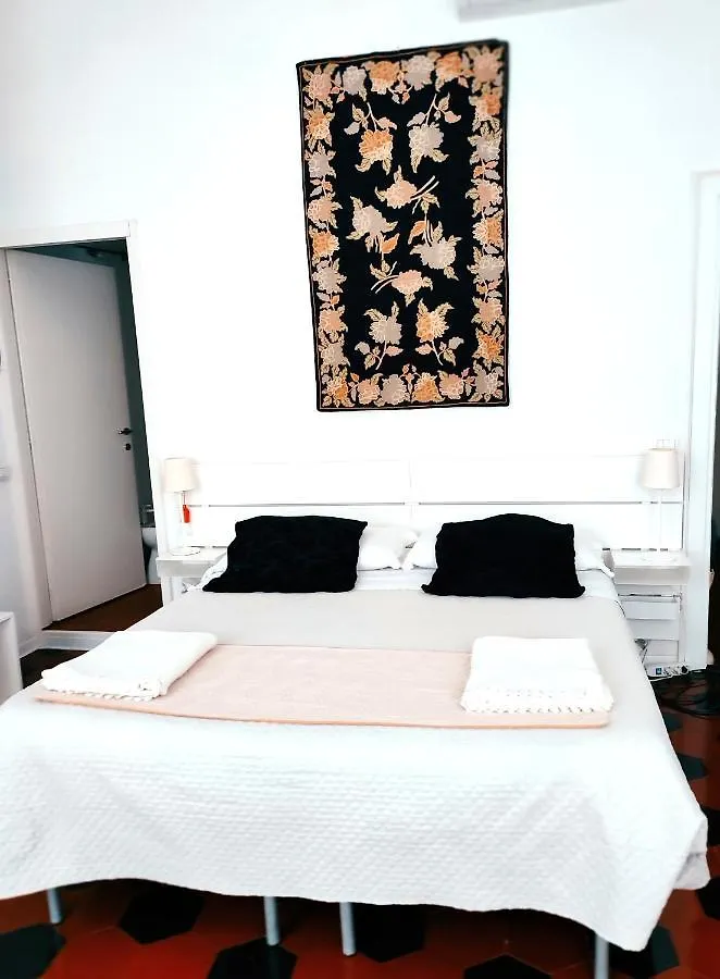 Lucretia House Otel Floransa Konukevi