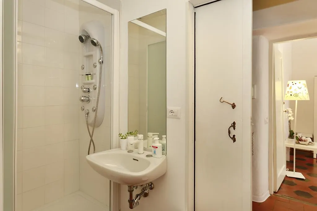 Konukevi Lucretia House Otel Floransa